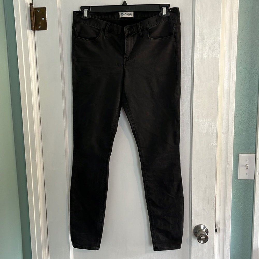 Black skinny jeans.